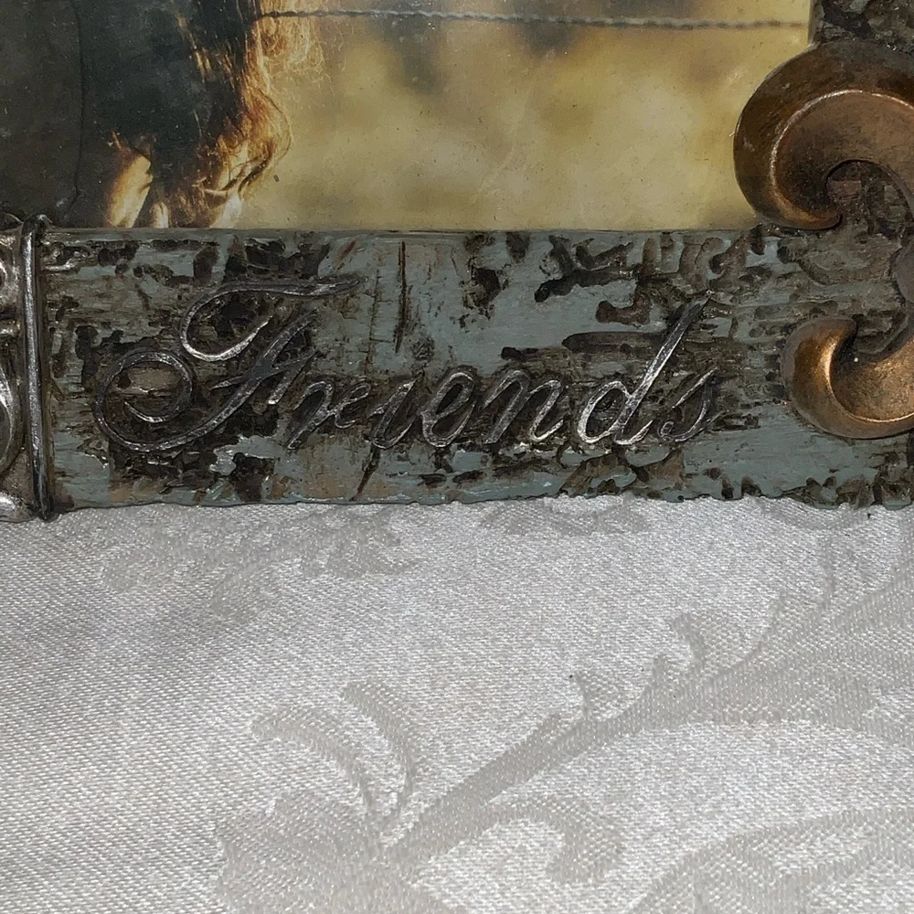NEW Heavy Stone 6” x 4” “Friends” Silver & Gold Fleur De Lis Picture Frame